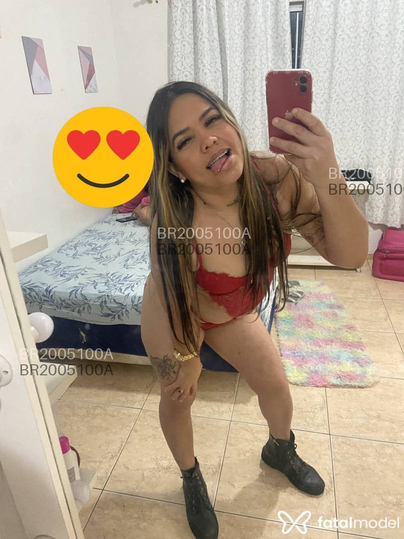 Acompanhante mulher loira (o) de olhos verdes em Balneário Camboriú - Estrela