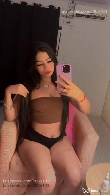 Acompanhante mulher com cabelo castanho de olhos pretos - Carol Acompanhante mulher com cabelo castanho de olhos pretos - Carol