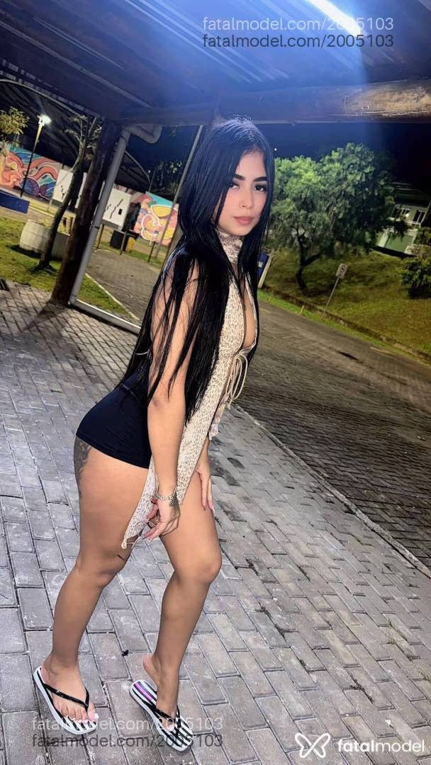 Acompanhante mulher com cabelo castanho de olhos pretos - Carol
