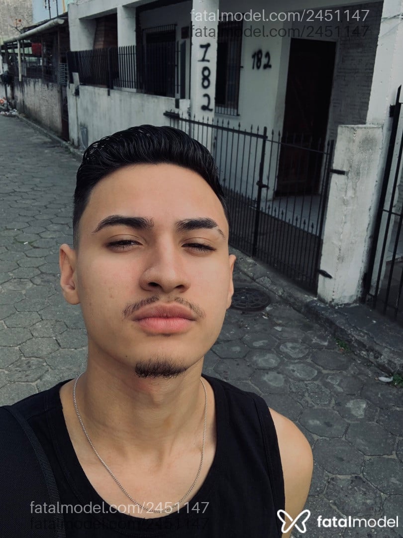 Acompanhante homem morena (o) de olhos castanhos - Wellington
