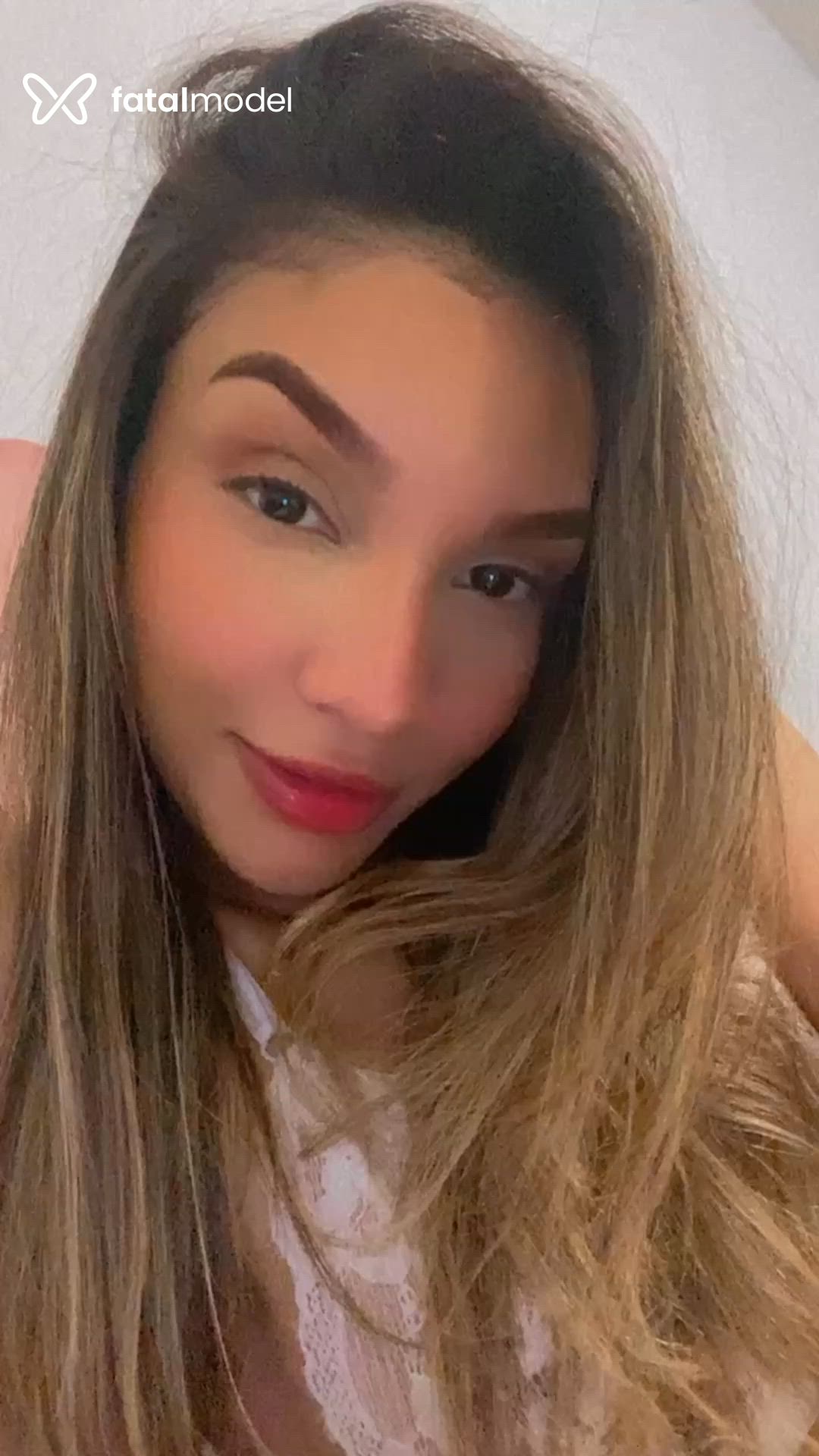 Acompanhante mulher loira (o) de olhos castanhos em Juiz de Fora Acompanhante mulher loira (o) de olhos castanhos em Juiz de Fora - Yaas