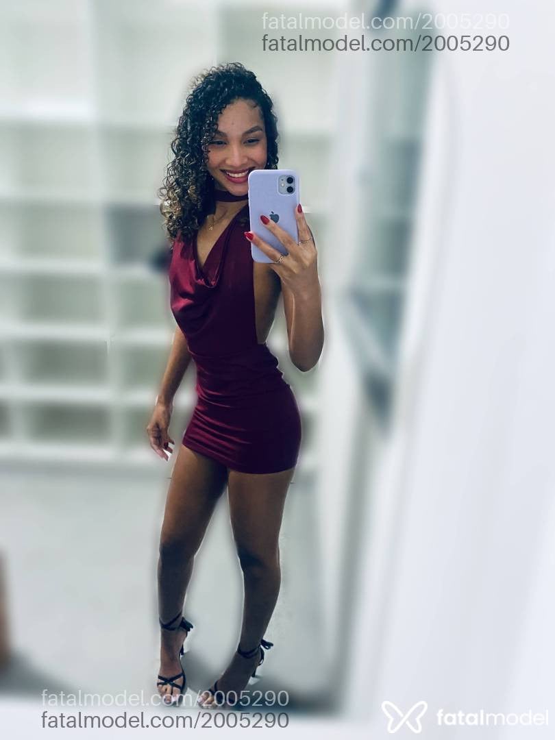 Acompanhante mulher loira (o) de olhos castanhos - Yaas