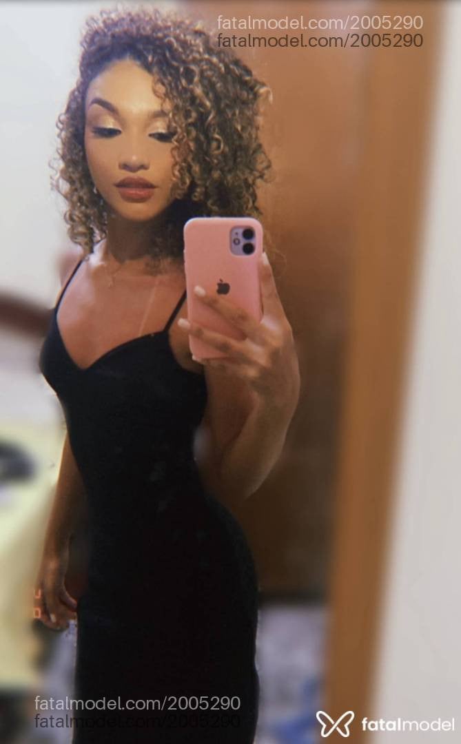 Acompanhante mulher loira (o) de olhos castanhos - Yaas
