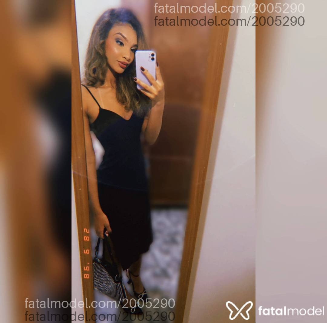 Acompanhante mulher loira (o) de olhos castanhos - Yaas