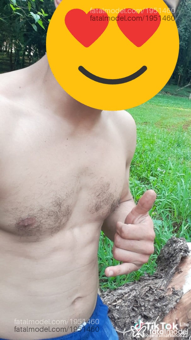 Acompanhante homem com cabelo castanho de olhos castanhos em Lajeado - Pegada