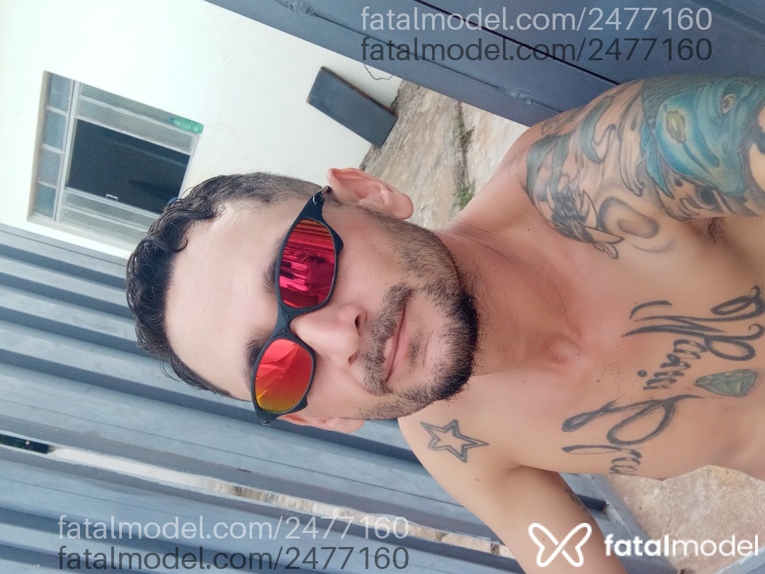 Acompanhante homem morena (o) de olhos castanhos em Uberaba - André