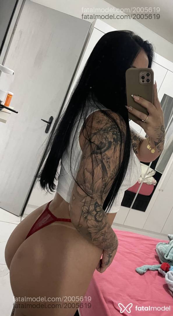 Acompanhante mulher morena (o) de olhos pretos em São José - Larissa Ferrari