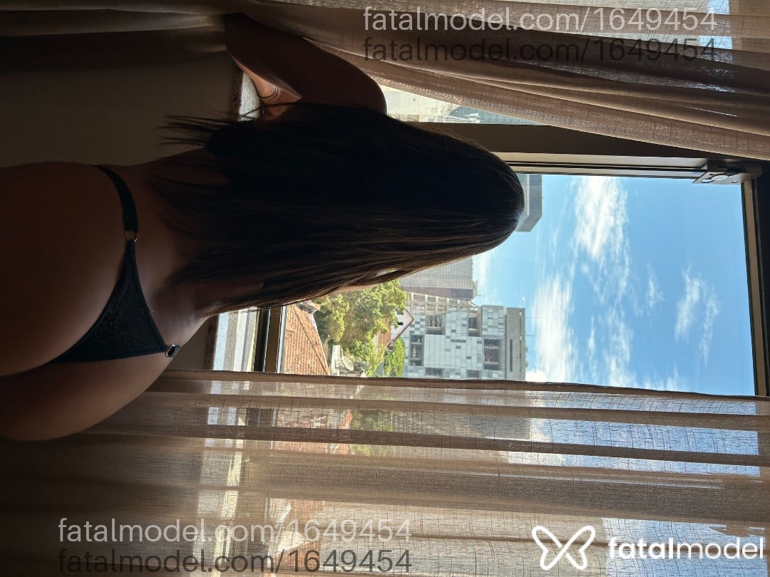 Acompanhante mulher com cabelo castanho de olhos mel - Bella Vecchi