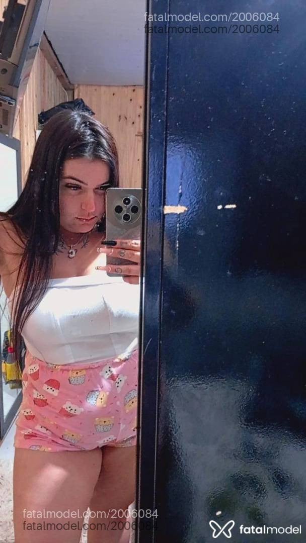 Acompanhante mulher morena (o) de olhos castanhos - Cah Silva