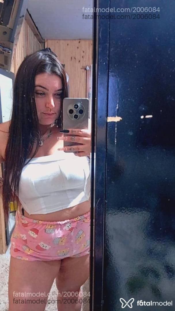 Acompanhante mulher morena (o) de olhos castanhos - Cah Silva