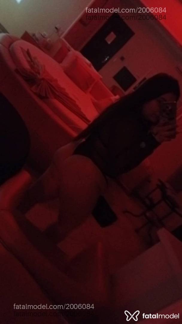 Acompanhante mulher morena (o) de olhos castanhos - Cah Silva