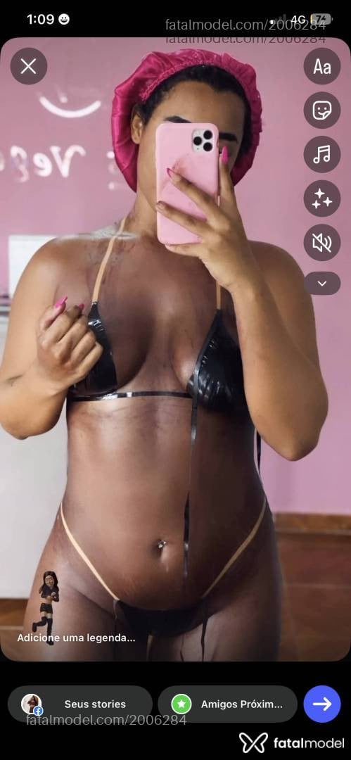 Acompanhante mulher morena (o) de olhos pretos - Valentina