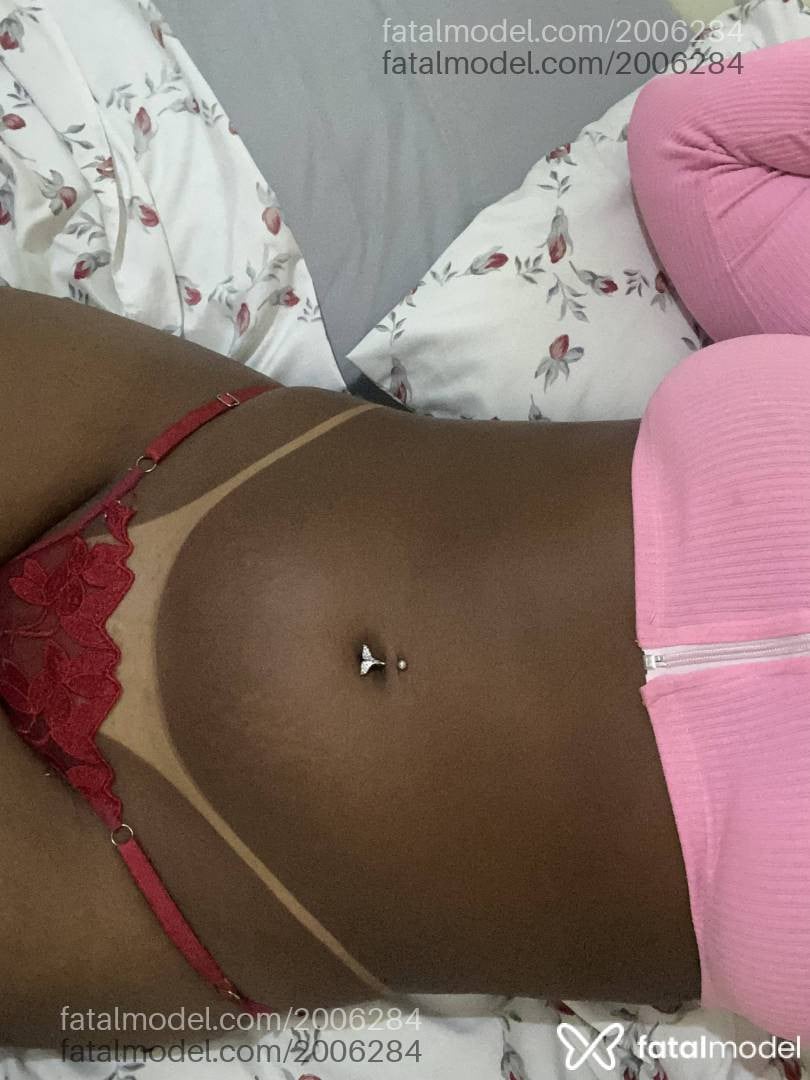 Acompanhante mulher morena (o) de olhos pretos em Macaé - Valentina