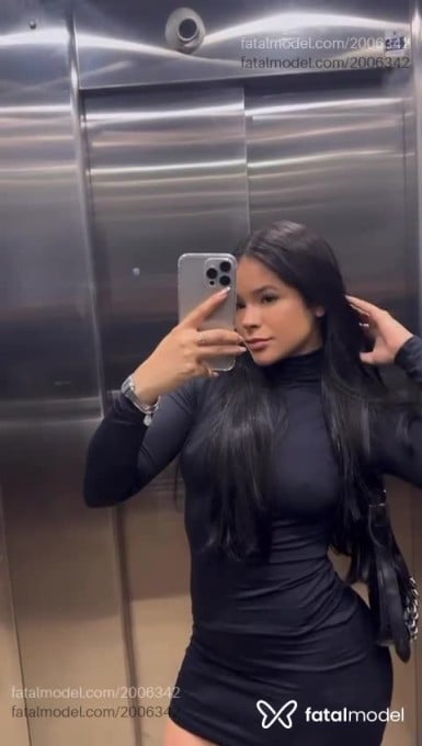 Acompanhante mulher com cabelo castanho de olhos castanhos em Goiânia - Sara
