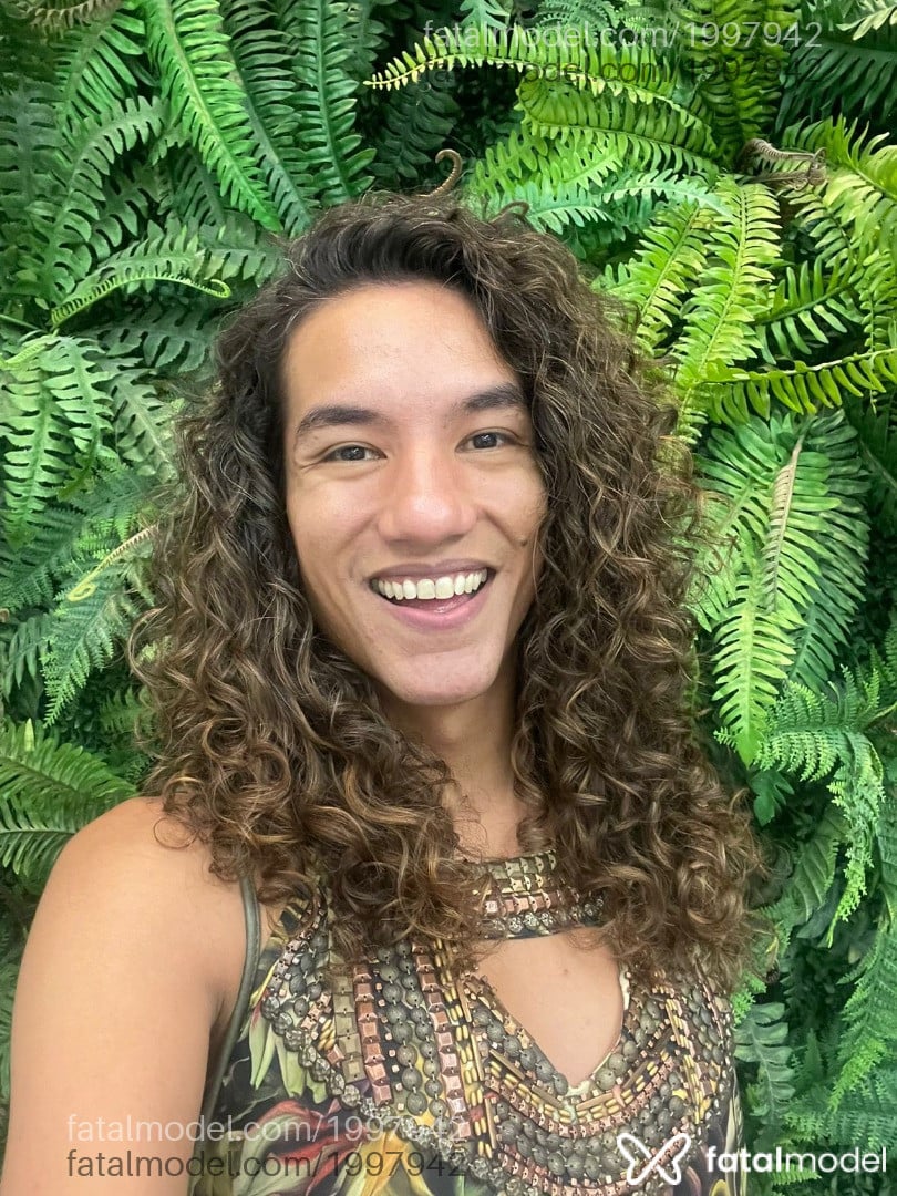 Acompanhante mulher trans morena (o) de olhos castanhos em Maringá - Kayala