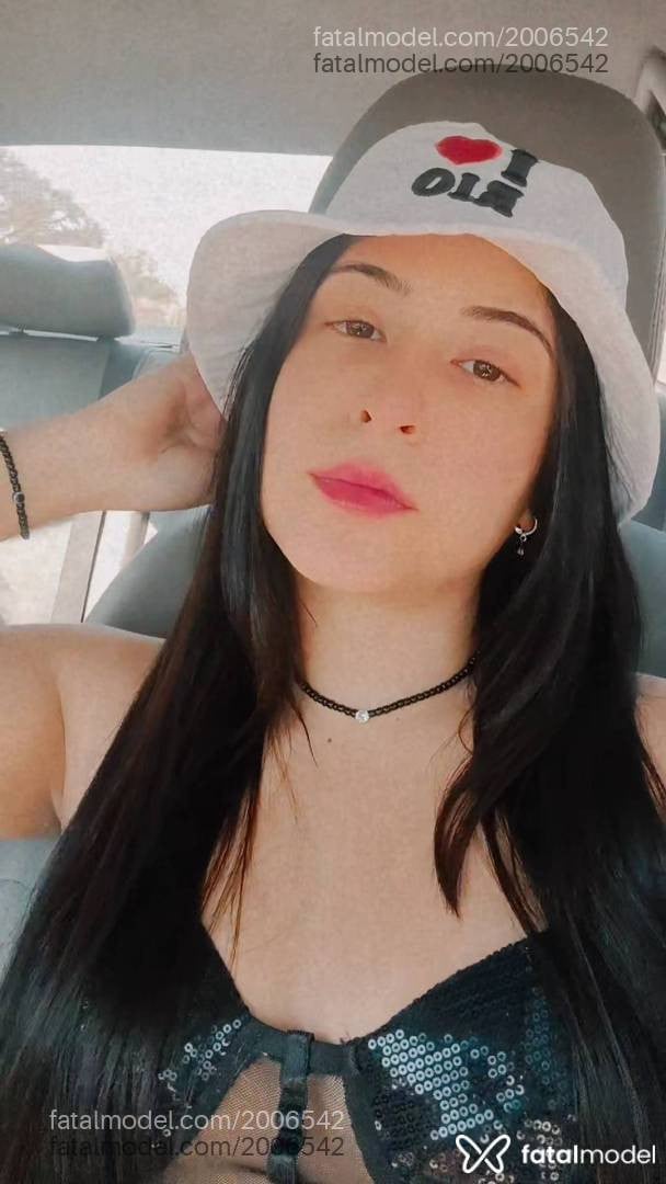Acompanhante mulher com cabelo castanho de olhos castanhos - Nini