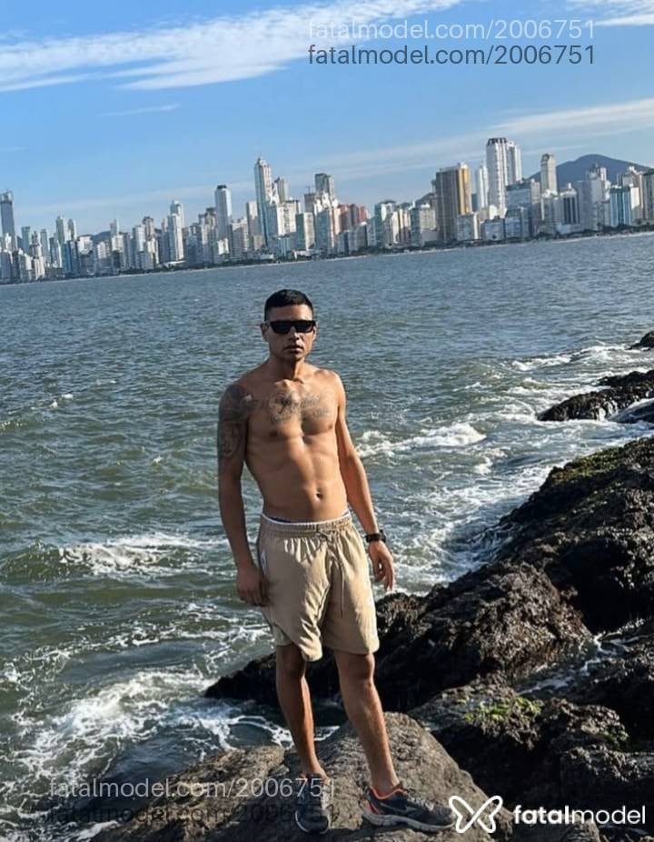 Acompanhante homem morena (o) de olhos castanhos - Bryam
