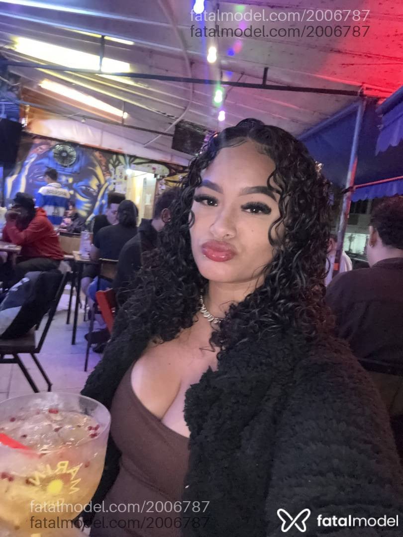 Acompanhante mulher morena (o) de olhos castanhos - Maisa