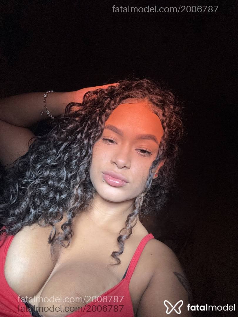 Acompanhante mulher morena (o) de olhos castanhos - Maisa