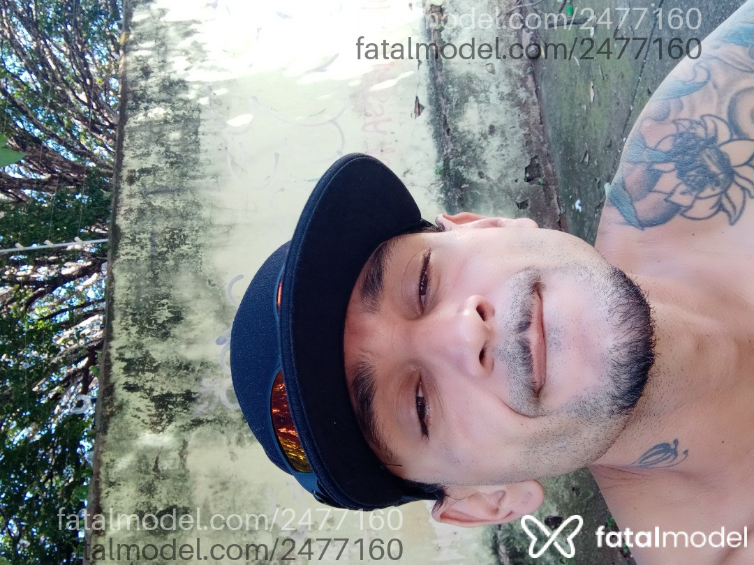 Acompanhante homem morena (o) de olhos castanhos em Uberaba - André