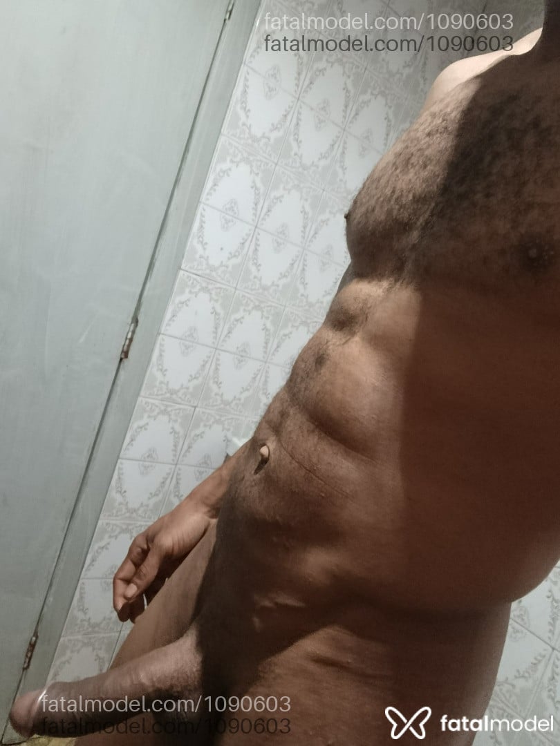 Acompanhante homem morena (o) de olhos castanhos - Berinjelagiant