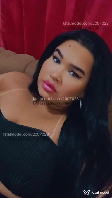Acompanhante mulher com cabelo castanho de olhos castanhos - Liz Araujo Acompanhante mulher com cabelo castanho de olhos castanhos - Liz Araujo