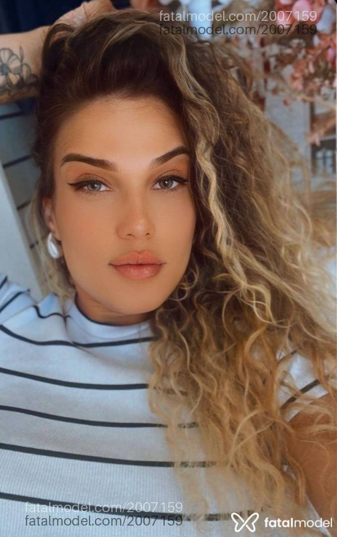 Acompanhante mulher com cabelo castanho de olhos castanhos - Amanda