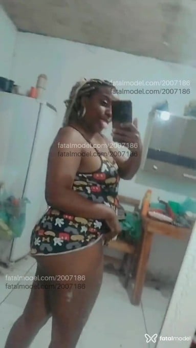 Acompanhante mulher loira (o) de olhos castanhos - Cristiane Motta