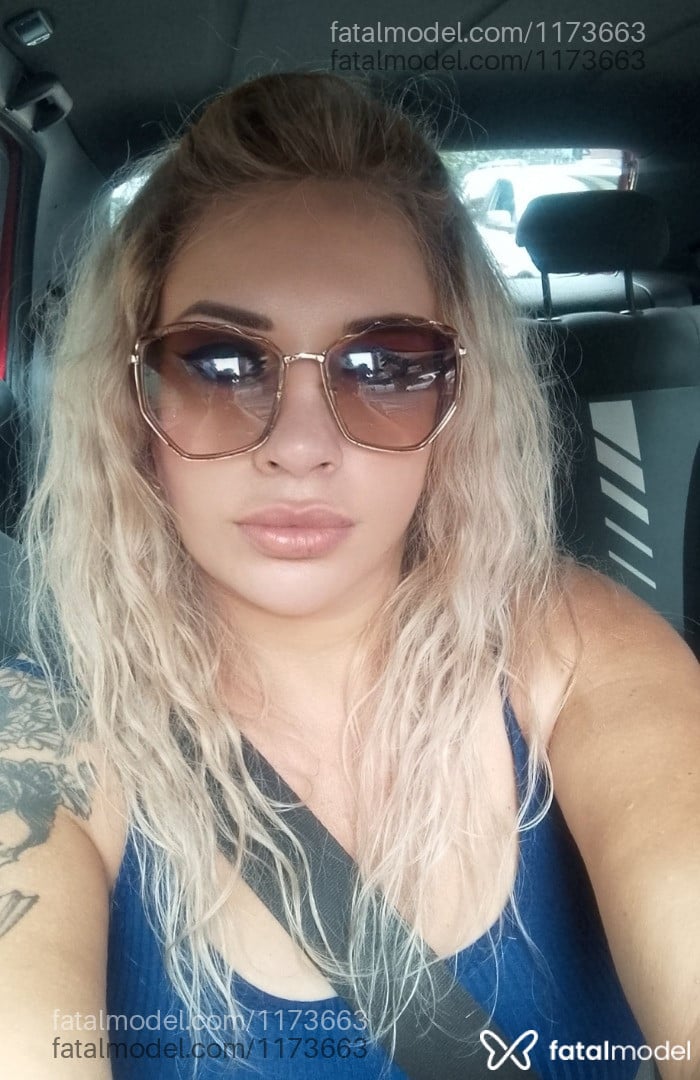 Acompanhante mulher loira (o) de olhos castanhos - Ju esperiente