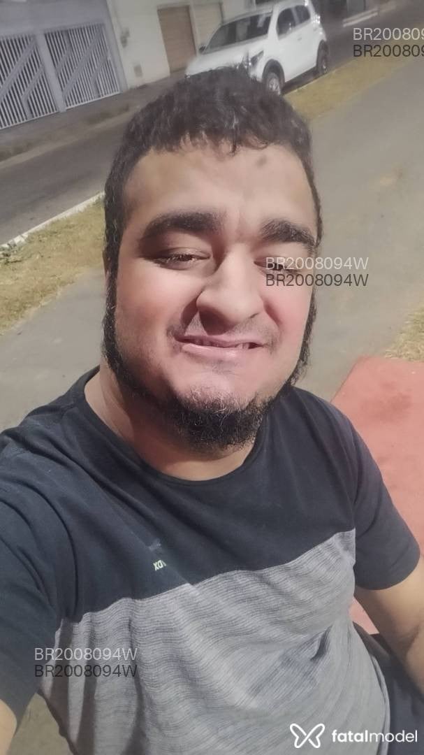 Acompanhante homem com cabelo castanho de olhos mel em Aparecida de Goiânia - Lucas