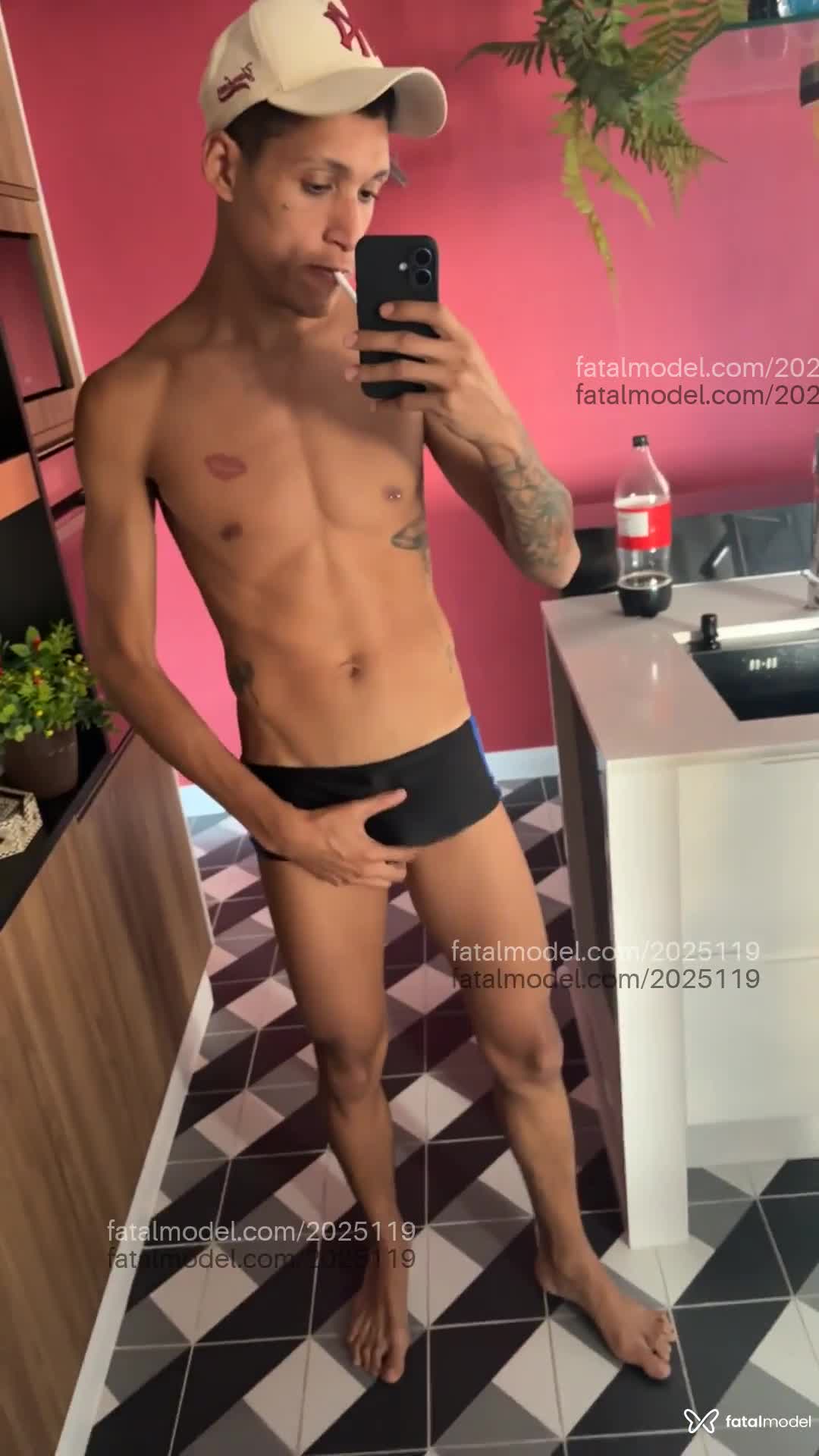Acompanhante homem morena (o) de olhos castanhos - Lex Santos Acompanhante homem morena (o) de olhos castanhos - Lex Santos