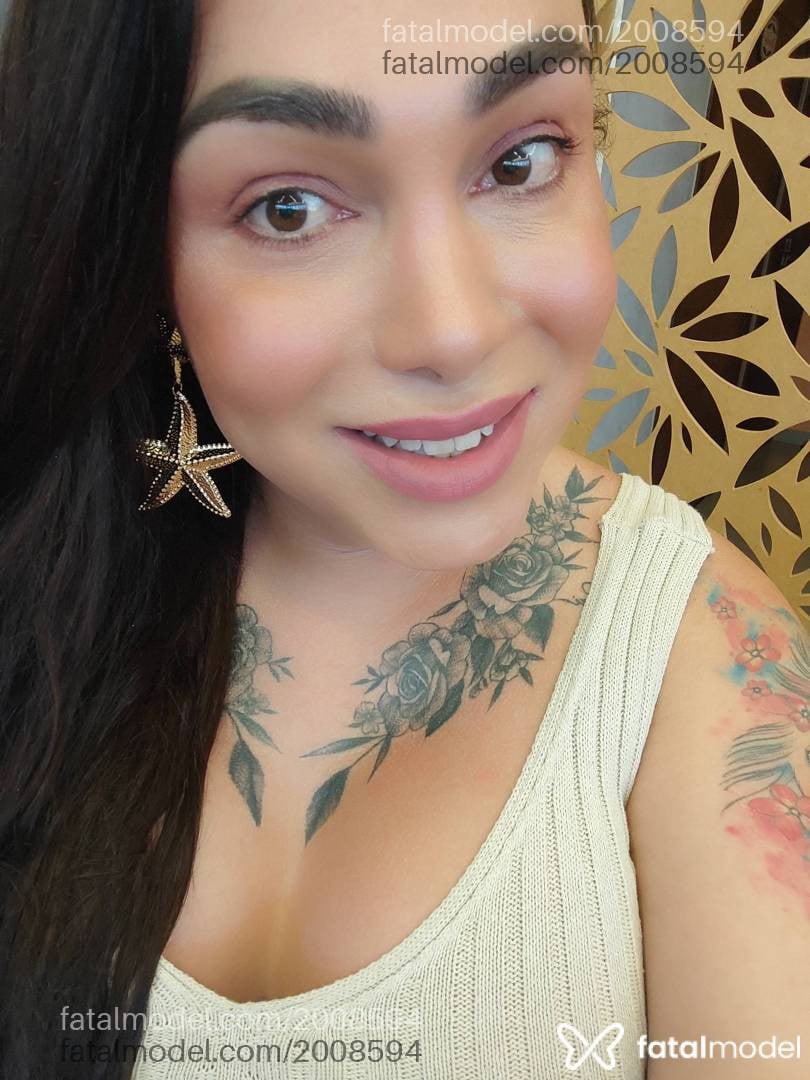 Acompanhante mulher trans ruiva (o) de olhos castanhos - Renata Minhonzinha