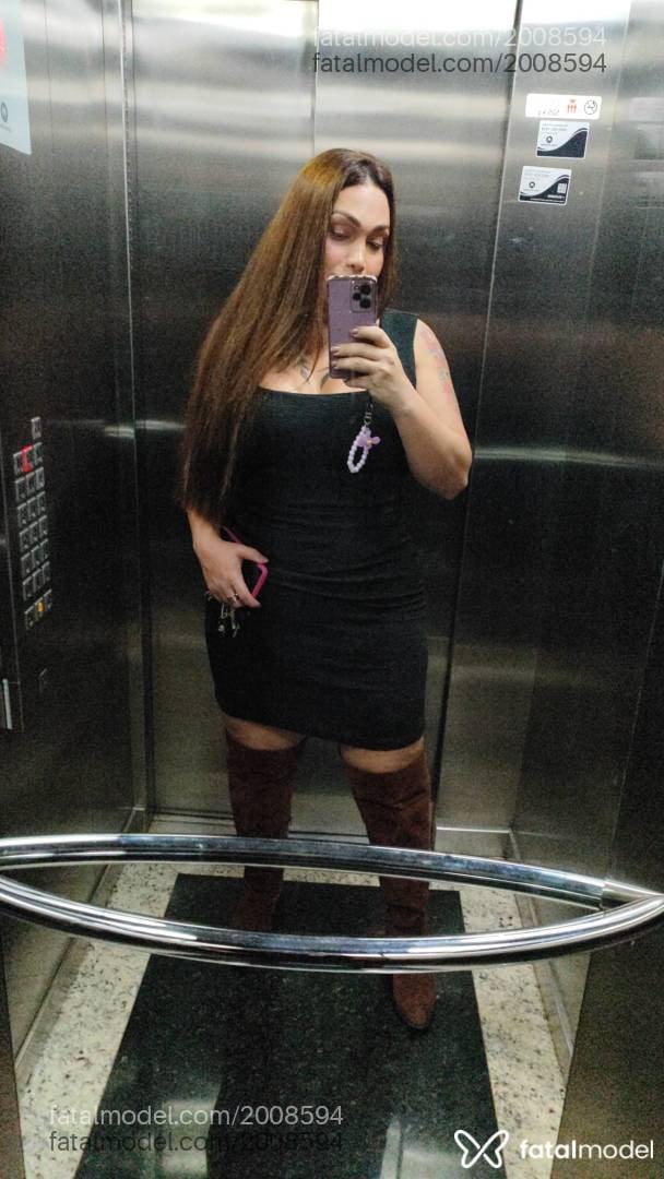 Acompanhante mulher trans ruiva (o) de olhos castanhos - Renata Minhonzinha
