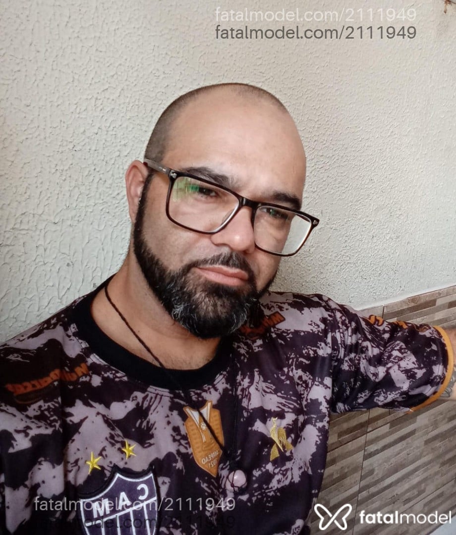 Acompanhante homem sem cabelo de olhos castanhos - Nunes Acompanhante homem sem cabelo de olhos castanhos - Nunes