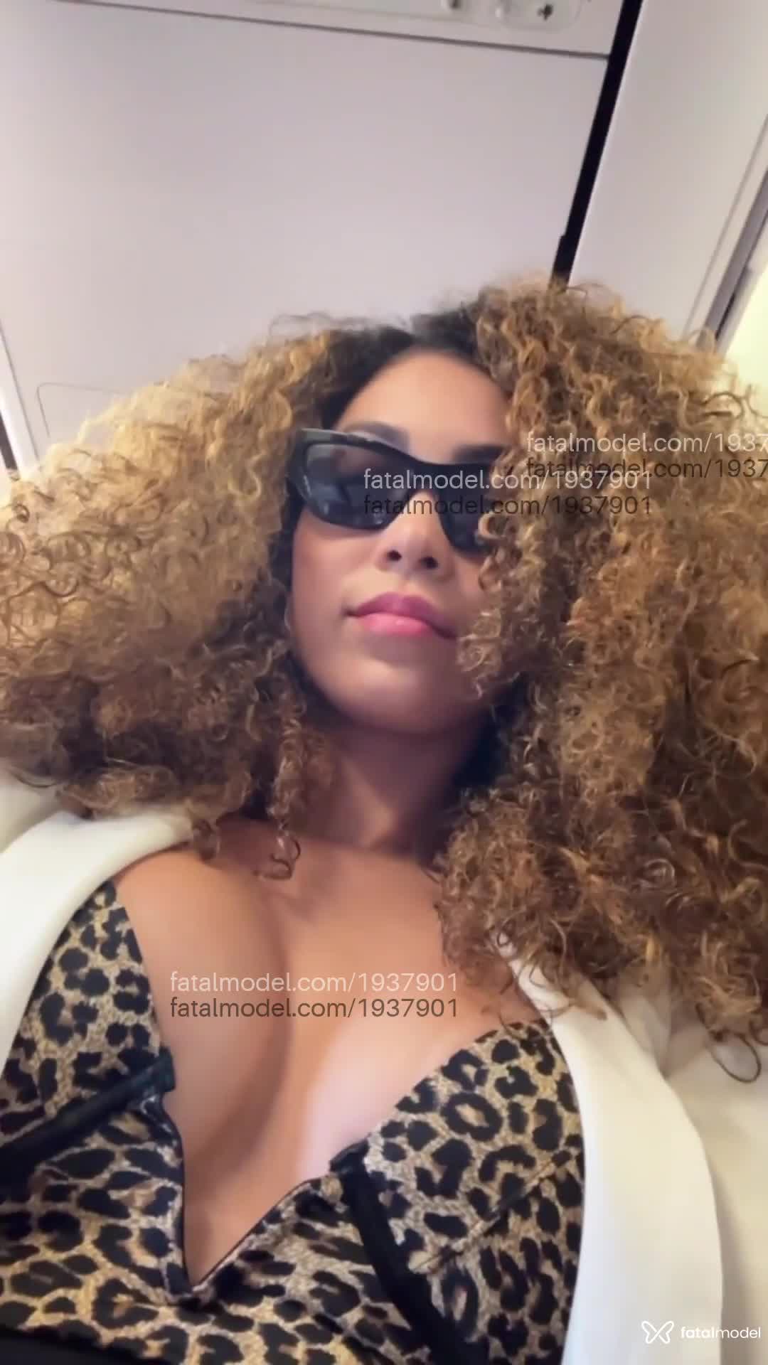 Acompanhante mulher morena (o) de olhos castanhos - Afrodite Acompanhante mulher morena (o) de olhos castanhos - Afrodite