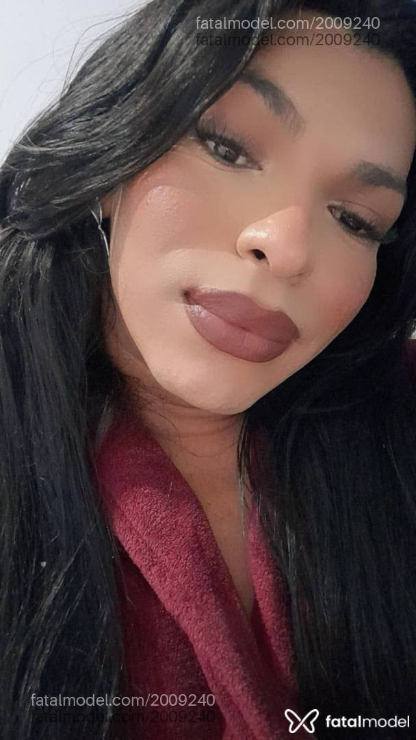 Acompanhante mulher trans morena (o) de olhos castanhos - Joana