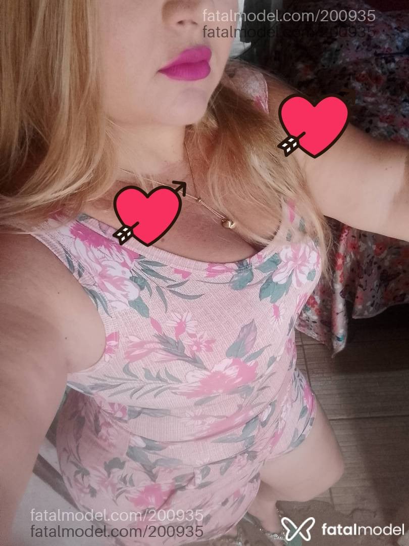 Acompanhante mulher loira (o) de olhos castanhos - Lorena