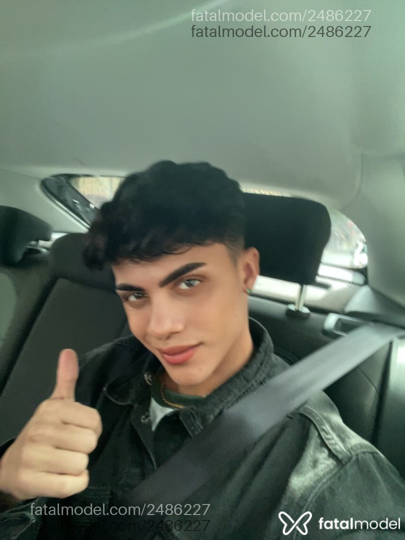 Acompanhante homem com cabelo castanho de olhos castanhos - Apollo Araújo