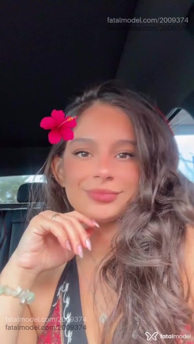 Acompanhante mulher com cabelo castanho de olhos castanhos em Campinas Acompanhante mulher com cabelo castanho de olhos castanhos em Campinas - Isa Gênova