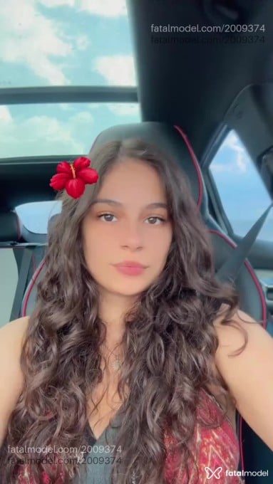 Acompanhante mulher com cabelo castanho de olhos castanhos em Campinas Acompanhante mulher com cabelo castanho de olhos castanhos em Campinas - Isa Gênova