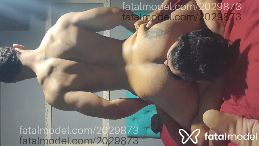 Acompanhante homem morena (o) de olhos castanhos - Gael