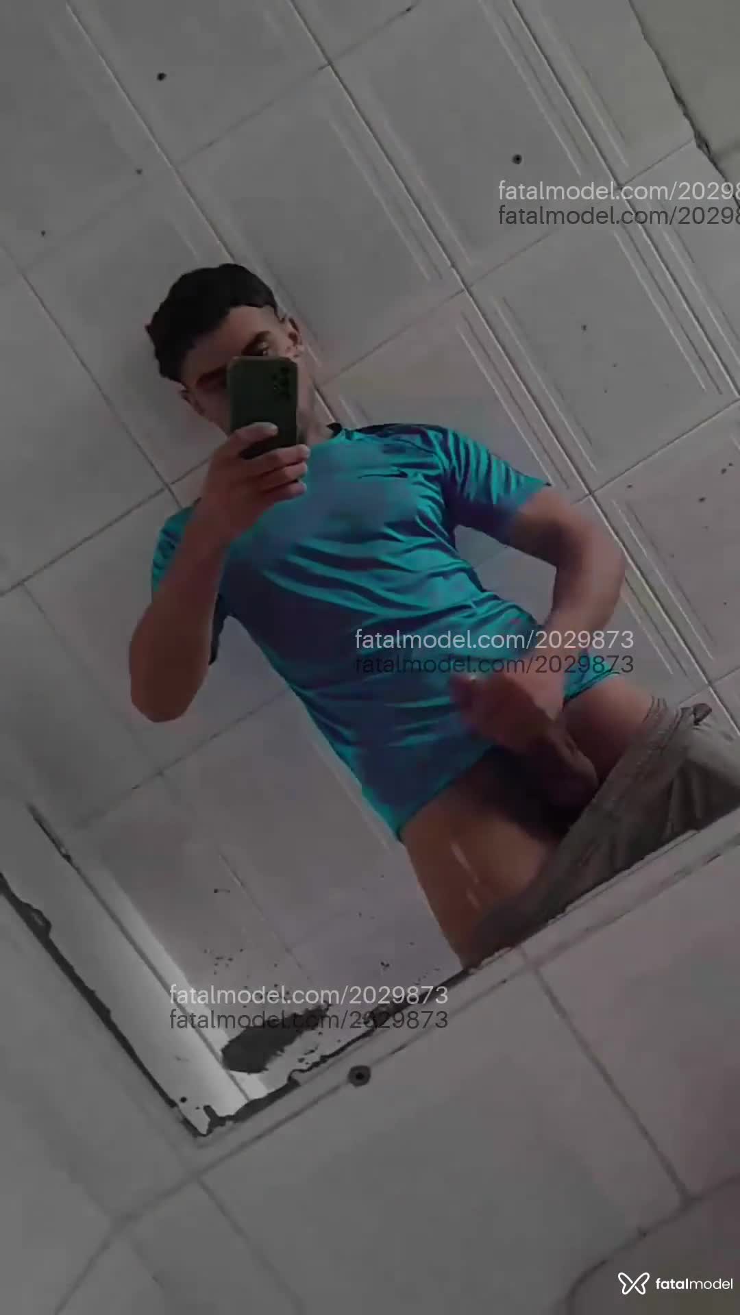 Acompanhante homem morena (o) de olhos castanhos - Gael