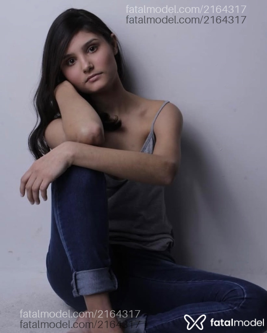 Acompanhante mulher com cabelo castanho de olhos castanhos - Aurora Sentinella