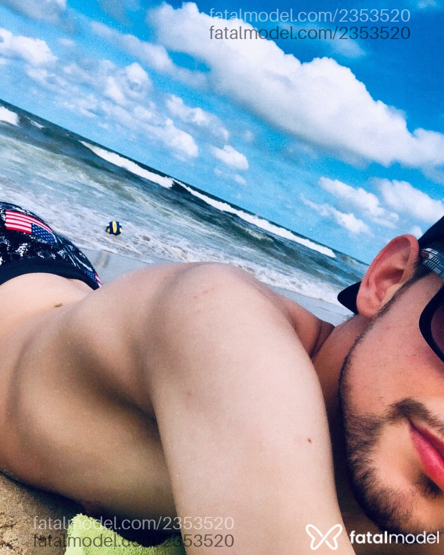 Acompanhante homem com cabelo castanho de olhos castanhos em Blumenau - João Paulo