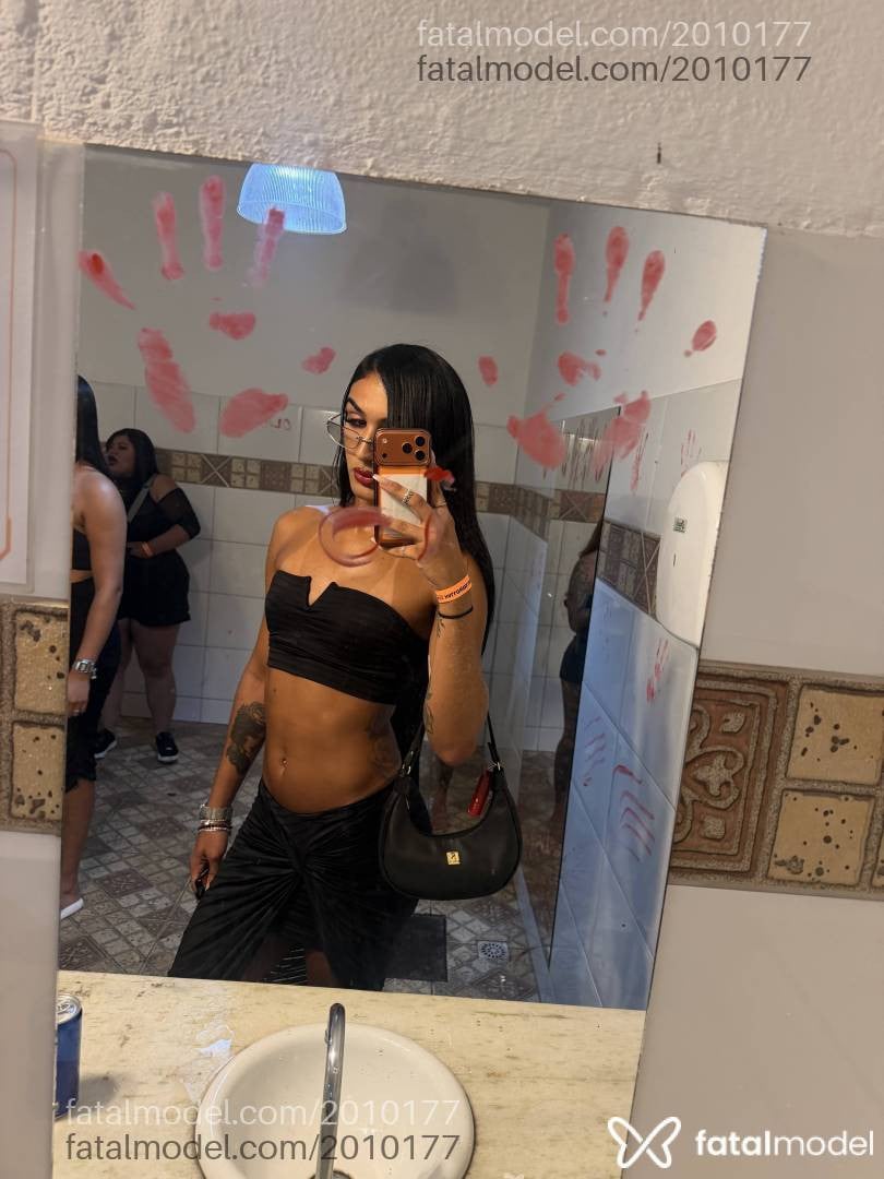 Acompanhante mulher trans morena (o) de olhos pretos - Nicolly Rosa