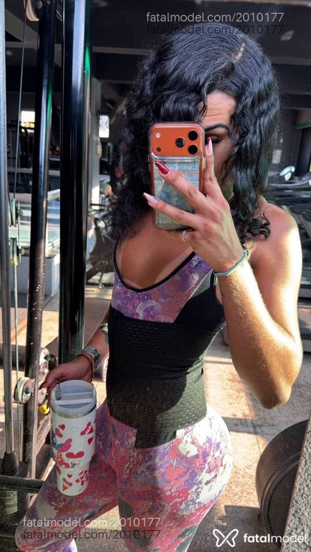 Acompanhante mulher trans morena (o) de olhos pretos - Nicolly Rosa