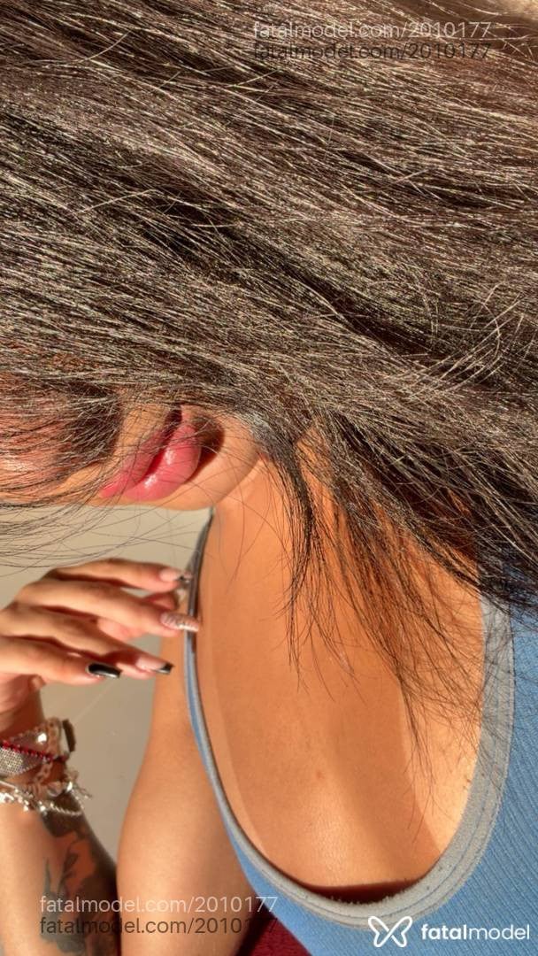 Acompanhante mulher trans morena (o) de olhos pretos - Nicolly Rosa