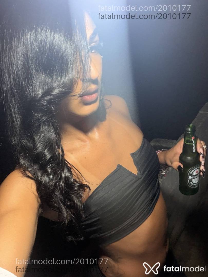 Acompanhante mulher trans morena (o) de olhos pretos - Nicolly Rosa