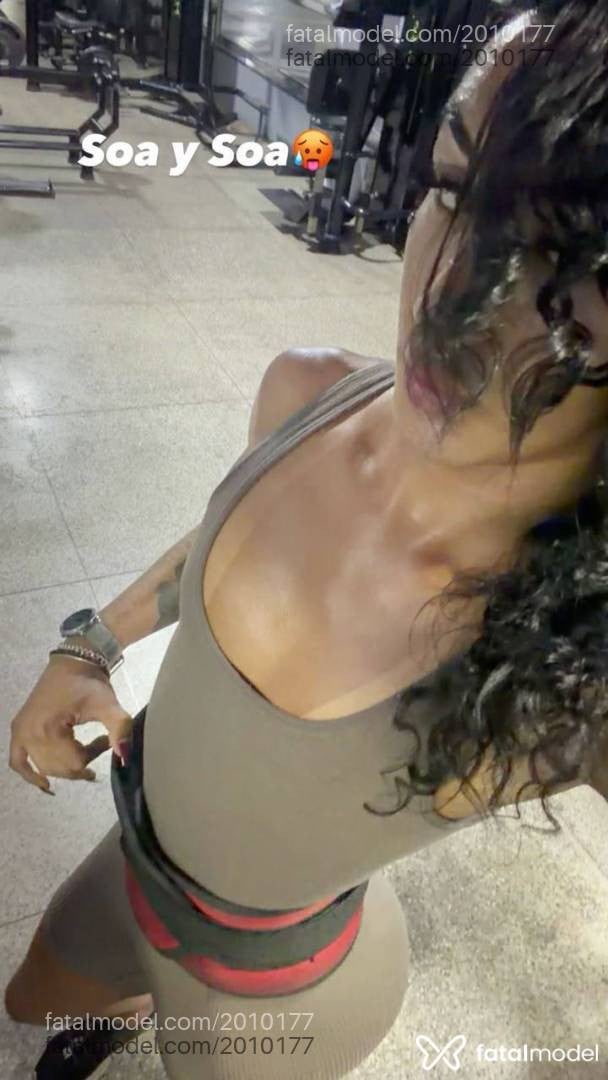 Acompanhante mulher trans morena (o) de olhos pretos - Nicolly Rosa