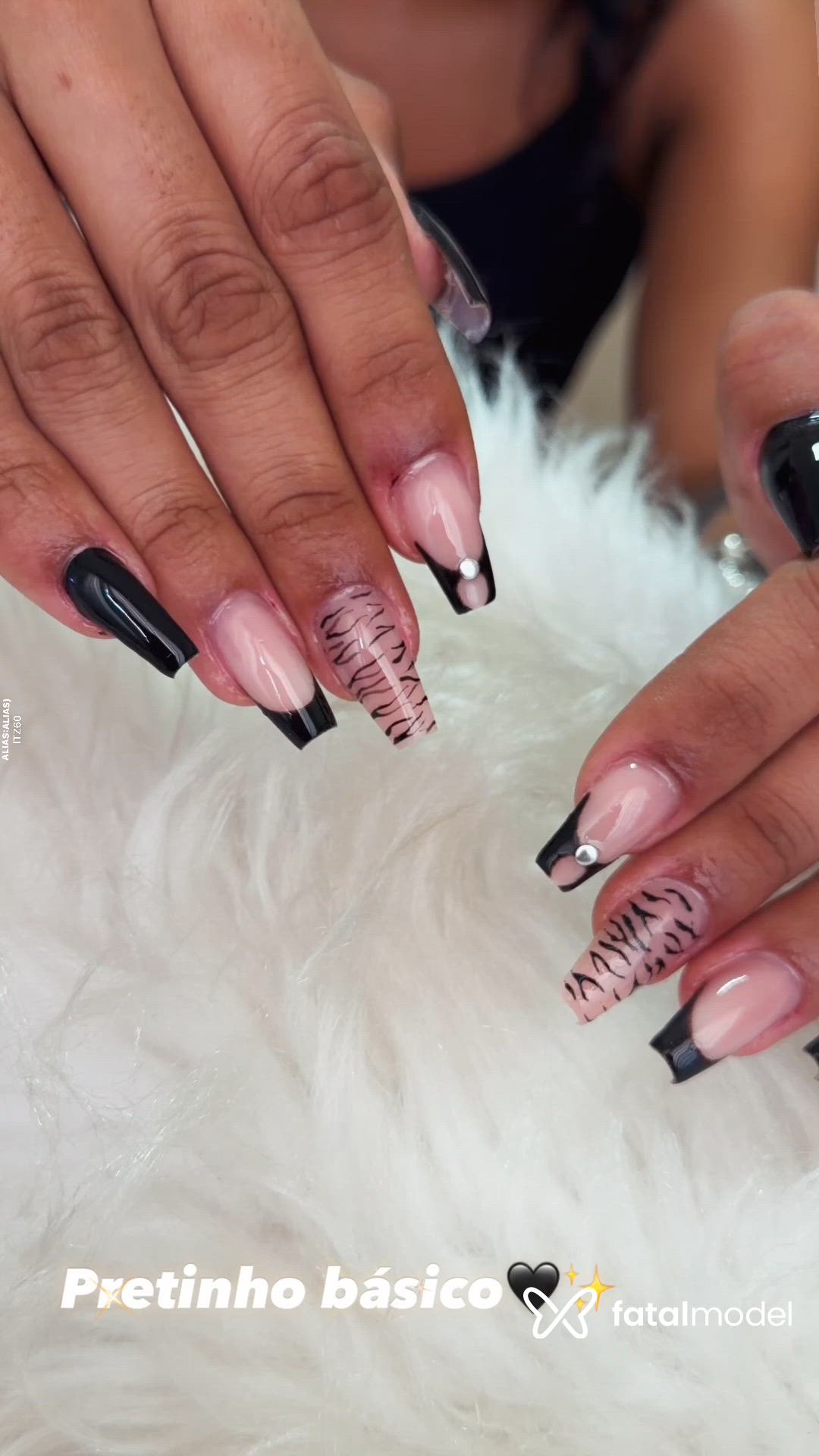Acompanhante mulher trans morena (o) de olhos pretos - Nicolly Rosa